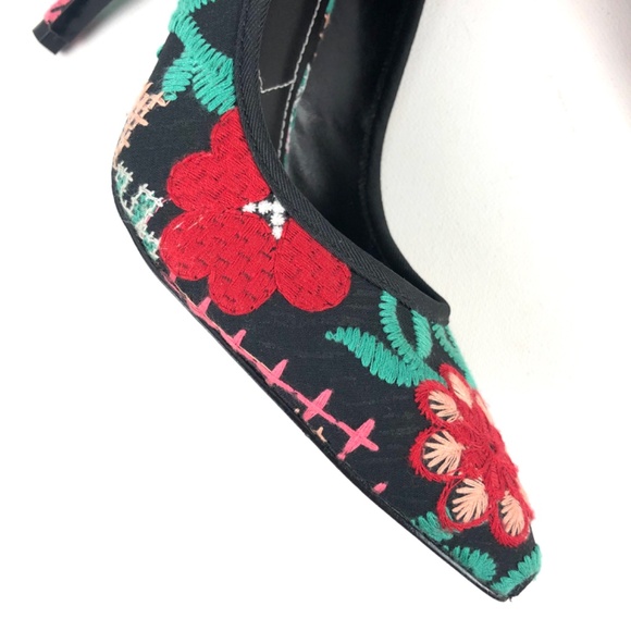 Charles David ‘Addie’ Floral Embroidered Pump - Picture 5 of 15